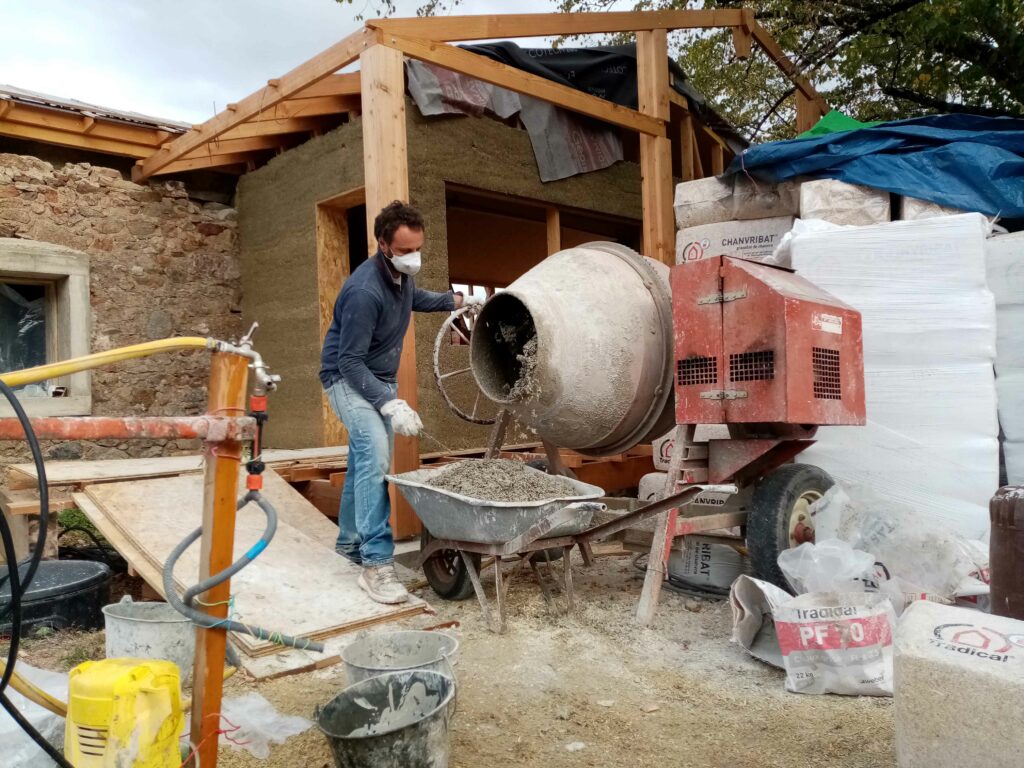 ateliers pratiques de mise en oeuvre d'une isolation en chaux chanvre